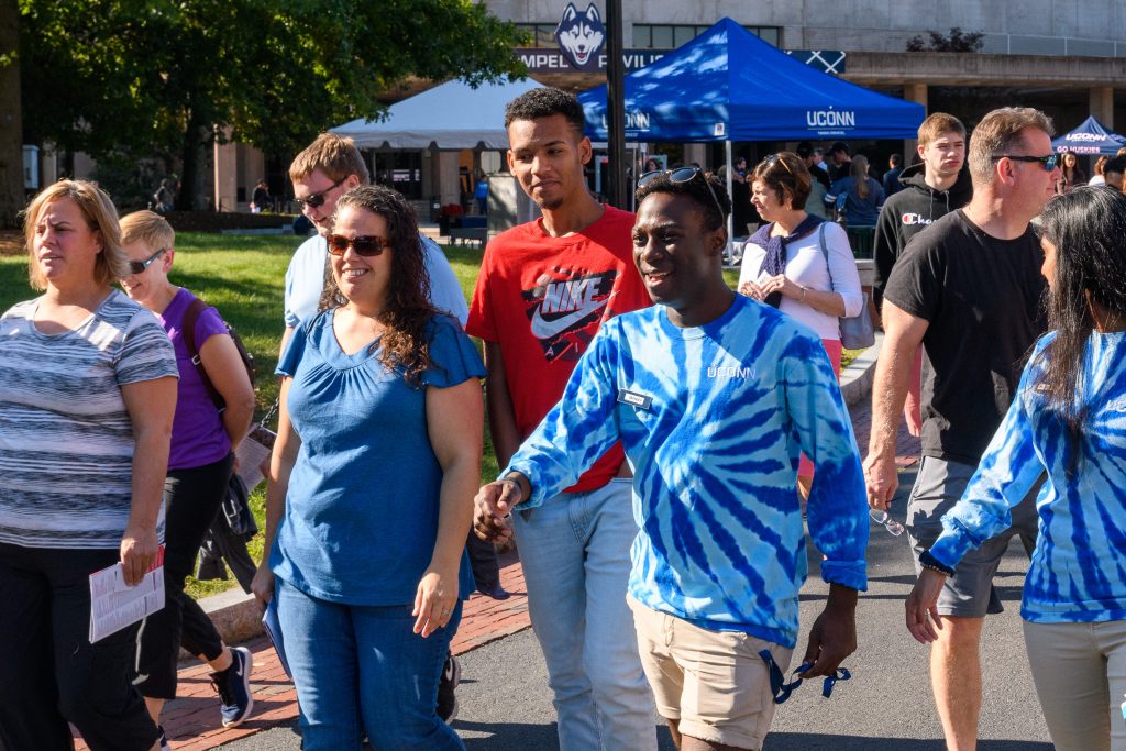 A group of prospective students and their parents touring campus